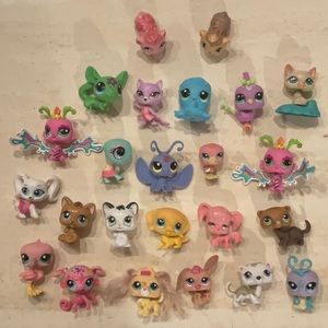 Littlest Pet Shop Toys 2007 LPS Figurines Figures Lot Of 24 Toy Hasbro Vintage